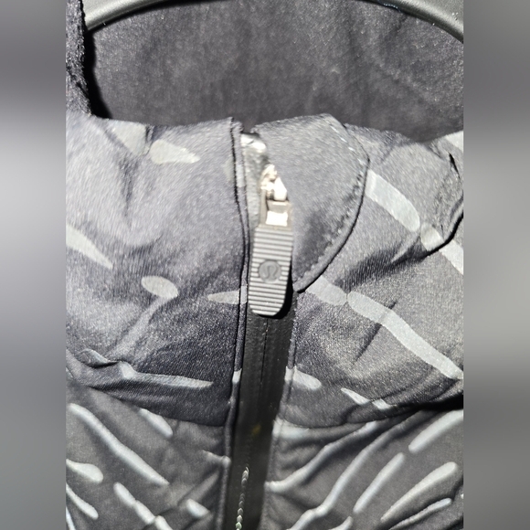 Lululemon Down for it all - reflective rhythm Black down vest. Black, Size 4 - Picture 7 of 12